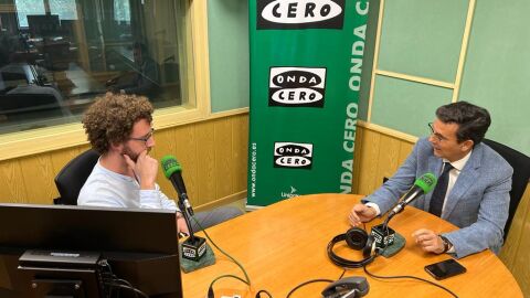El alcalde de Granada, Paco Cuenca, en los estudios de Onda Cero Granada