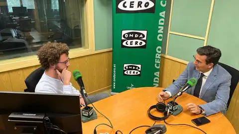 El alcalde de Granada, Paco Cuenca, en los estudios de Onda Cero Granada El alcalde de Granada, Paco Cuenca, en los estudios de Onda Cero Granada