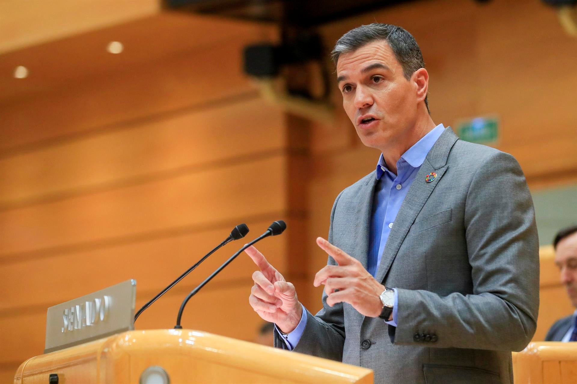 Sánchez anuncia la subida del salario mínimo interprofesional hasta los 1.080 euros al mes Sánchez anuncia la subida del salario mínimo interprofesional hasta los 1.080 euros al mes