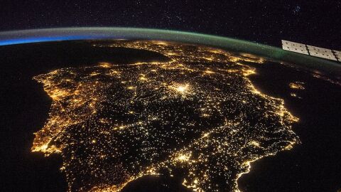 España vista de noche desde el espacio