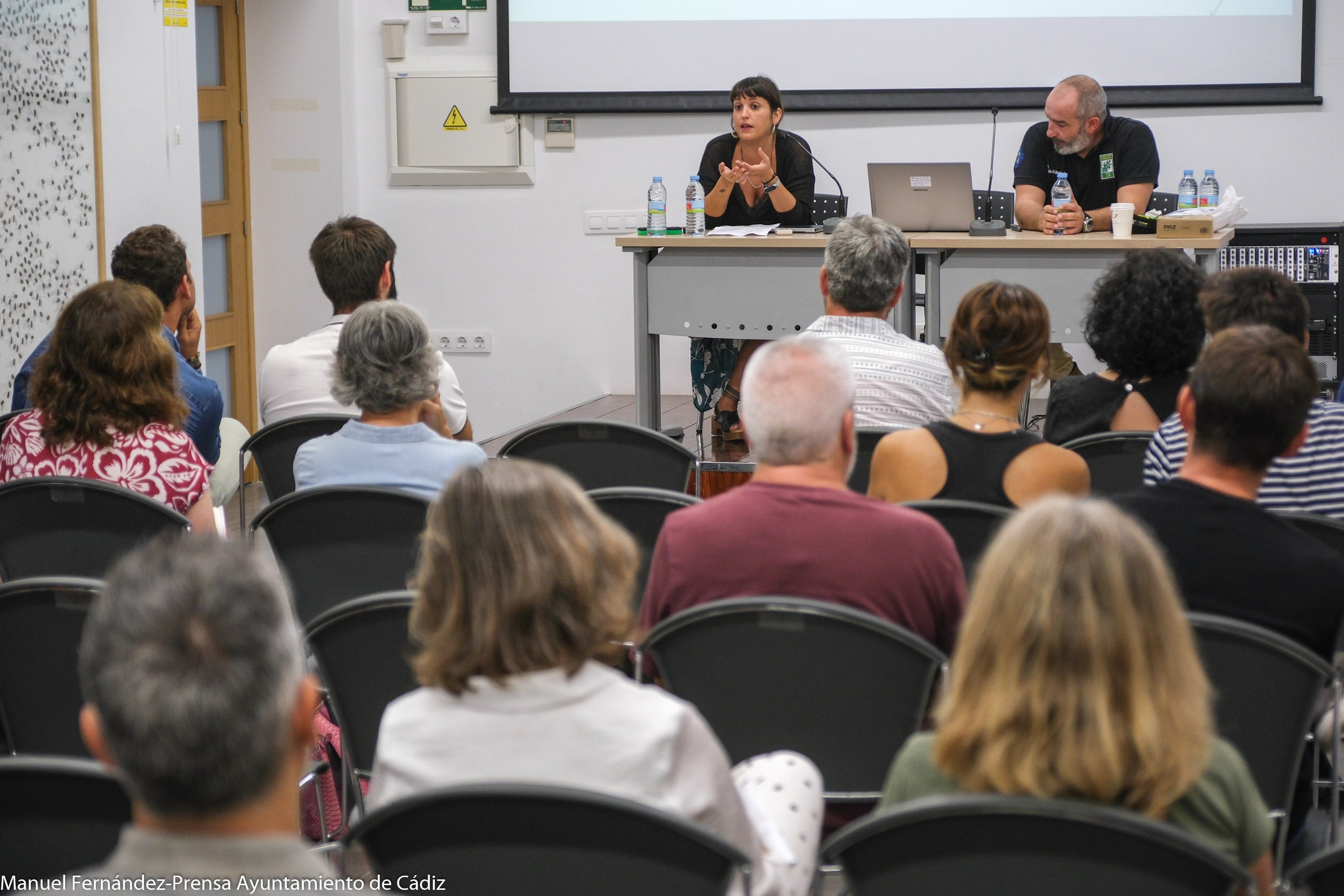 Constituida la primera mesa informativa del Plan director del arbolado de Cádiz Constituida la primera mesa informativa del Plan director del arbolado de Cádiz