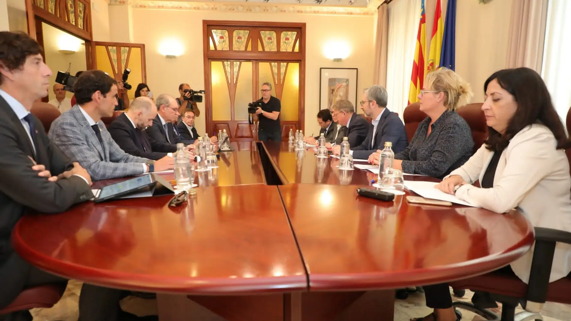 Puig dice que la Generalitat cooperará con el sector cerámico en el empleo para ver cómo se pueden establecer ERTES RED