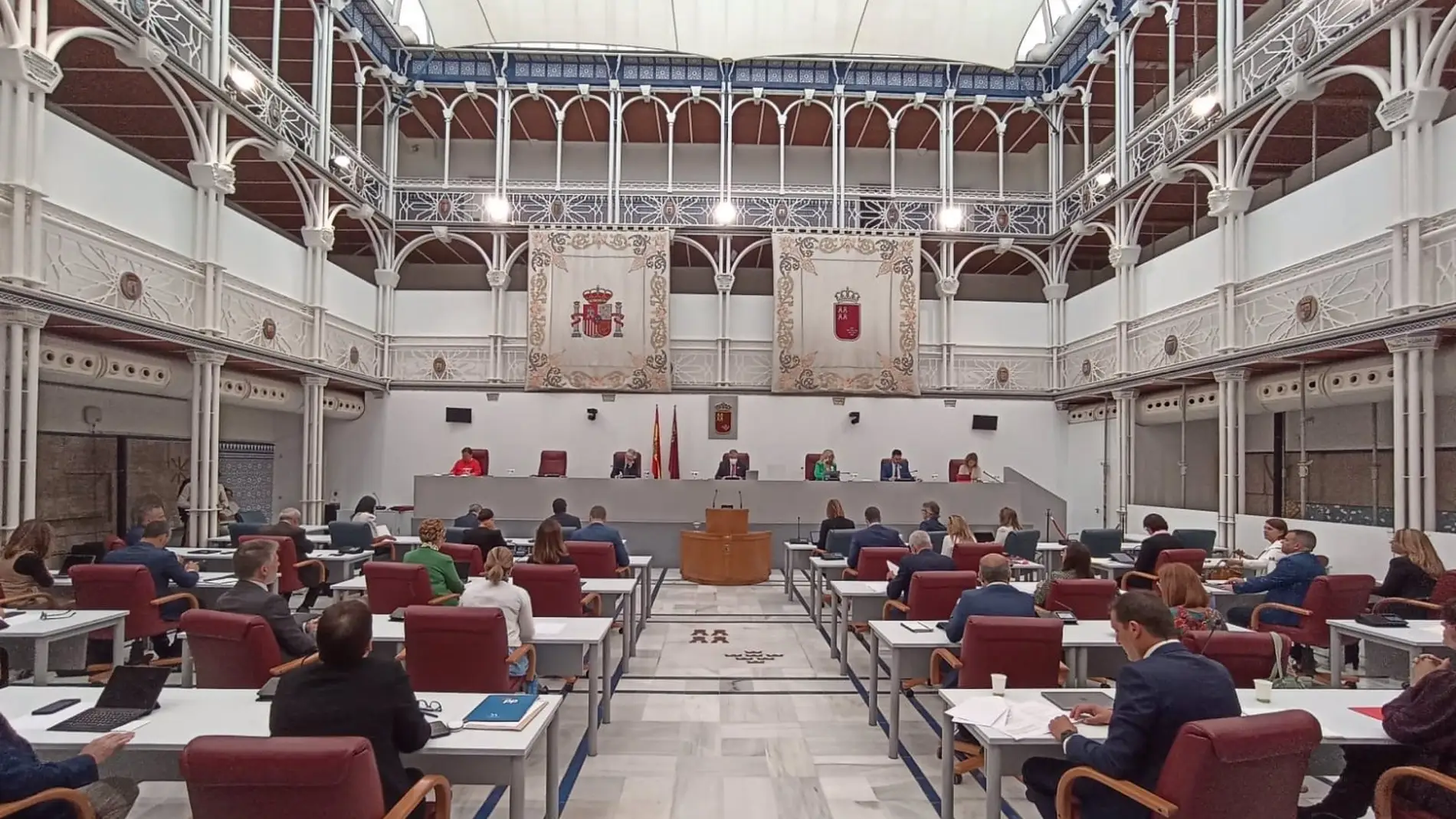 La Asamblea aprueba la deflactación de los cuatro primeros tramos del IRPF en un 4%
