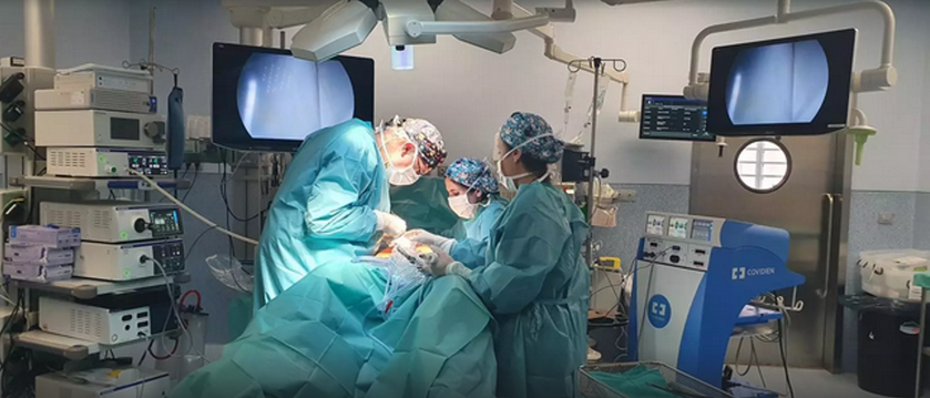 Dos cirujanos vuelven a denunciar en tribunales la "negligente gestión de las listas de espera cardíacas" en la Arrixaca Dos cirujanos vuelven a denunciar en tribunales la "negligente gestión de las listas de espera cardíacas" en la Arrixaca