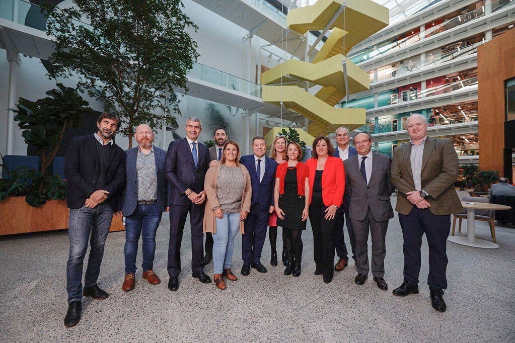 El gobierno regional visita META en Dublín El gobierno regional visita META en Dublín