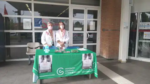 La Asociación Española Contra el Cáncer despliega una de sus mesas informativas en el Hospital Príncipe de Asturias con motivo del día Internacional de la Lucha contra el Cáncer de Mama La Asociación Española Contra el Cáncer despliega una de sus mesas informativas en el Hospital Príncipe de Asturias con motivo del día Internacional de la Lucha contra el Cáncer de Mama