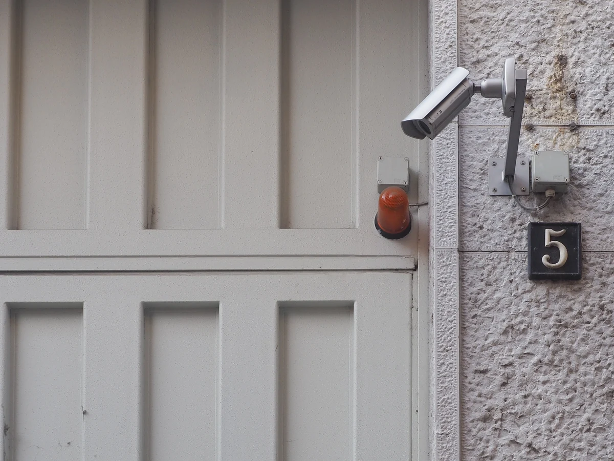La Policía recomienda estos trucos en tu casa para cuando te vayas de vacaciones 8 Merca2.es La importancia de la comunidad para la Policía y la seguridad