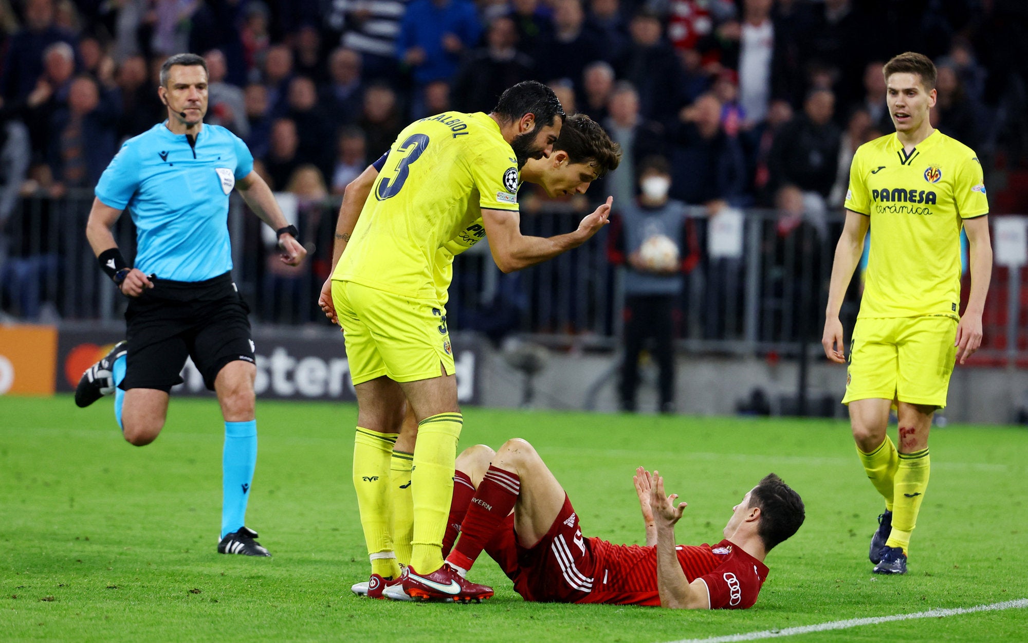 Albiol y Pau ya saben lo que es frenar a Lewandowski Albiol y Pau ya saben lo que es frenar a Lewandowski