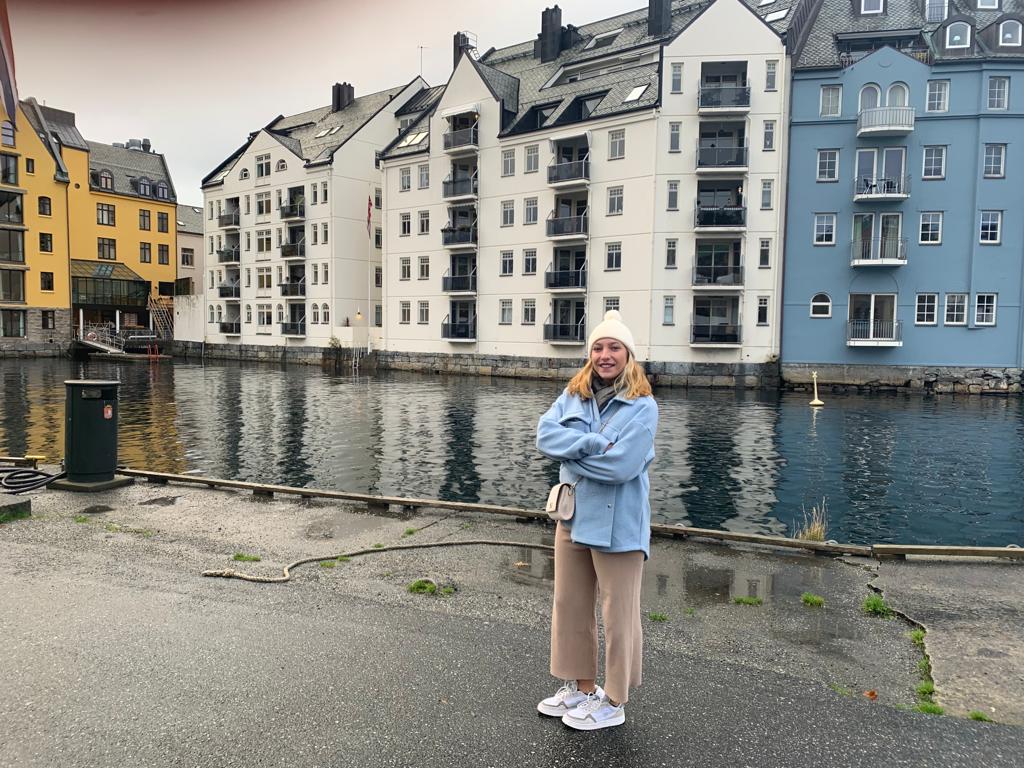 Bergen, la ciudad de los fiordos, de la mano de Carla Martín Agulló Bergen, la ciudad de los fiordos, de la mano de Carla Martín Agulló