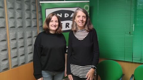 "De vella a bella", hoxe representado por Peque Gonz&aacute;lez Novoa (dereita na imaxe) e a arquitecta, membro de Arroelo e de Cohousing Galicia, Mar&iacute;a Pierres