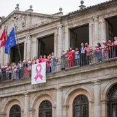 Toledo despliega el lazo rosa en su fachada con motivo del Día Internacional de la lucha contra el Cáncer de Mama Toledo despliega el lazo rosa en su fachada con motivo del Día Internacional de la lucha contra el Cáncer de Mama