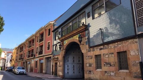 La fachada de la f&aacute;brica de gas