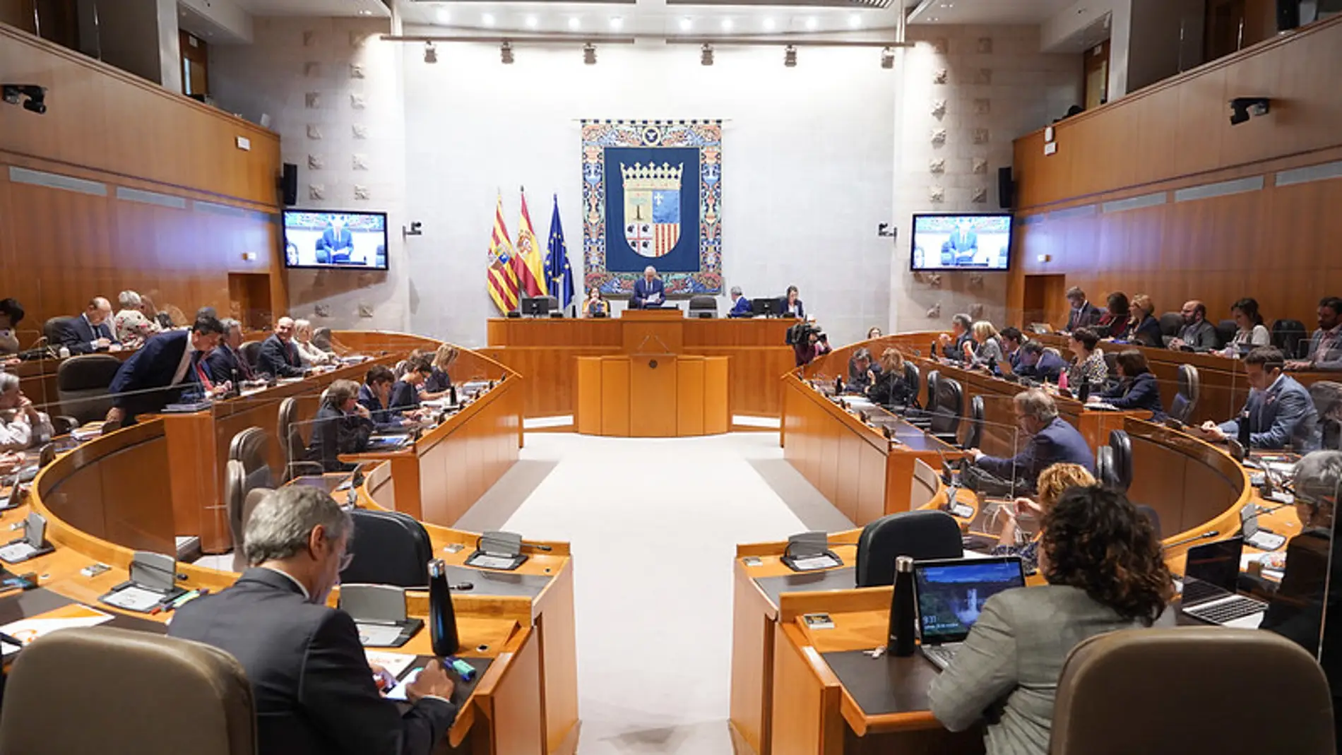 El presidente de las Cortes ha leído la declaración institucional