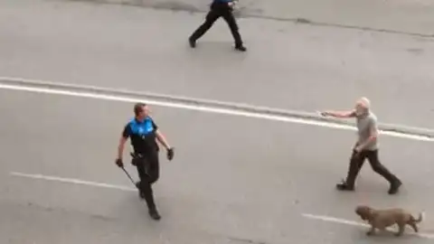 Detienen a un hombre por agredir a un menor con una navaja en Aviles Detienen a un hombre por agredir a un menor con una navaja en Aviles