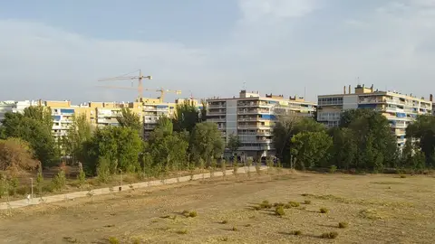 Barrio de Iviasa de Alcalá de Henares Ya está abierta al tránsito peatonal y ciclista la pasarela sobre el arroyo Camarmilla que permite una mejor conexión entre los barrios alcalaínos de El Olivar e Iviasa