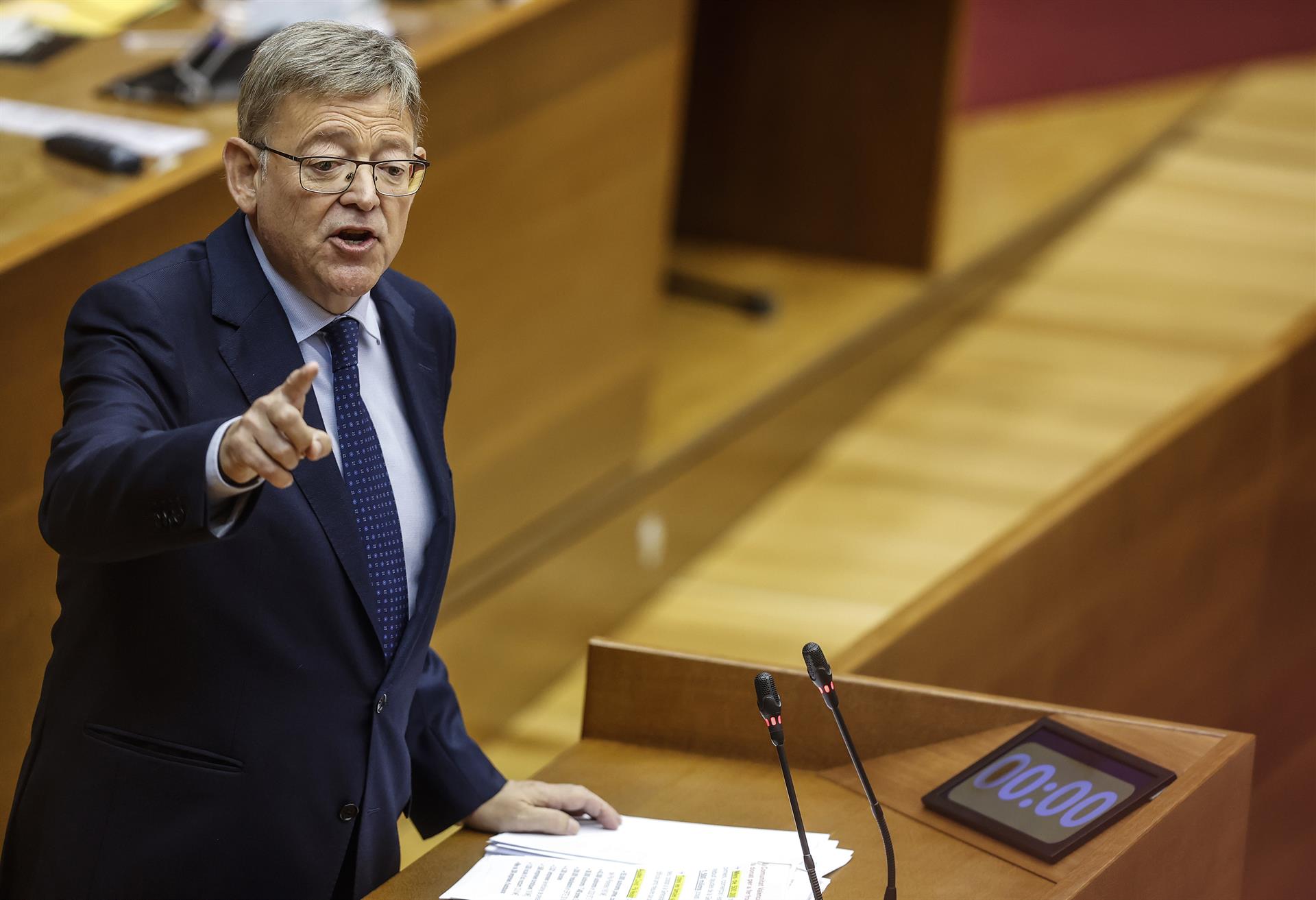 Puig anuncia que el Consell aprobará el lunes la reforma fiscal sin acuerdo aún con Compromís y el PP le acusa de "amenazar" a sus socios Puig anuncia que el Consell aprobará el lunes la reforma fiscal sin acuerdo aún con Compromís y el PP le acusa de "amenazar" a sus socios