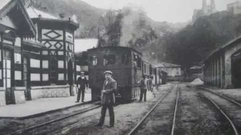 El Parador de Cangas de Onís acoge una charla sobre el viejo vapor entre Arriondas y Covadonga El Parador de Cangas de Onís acoge una charla sobre el viejo vapor entre Arriondas y Covadonga