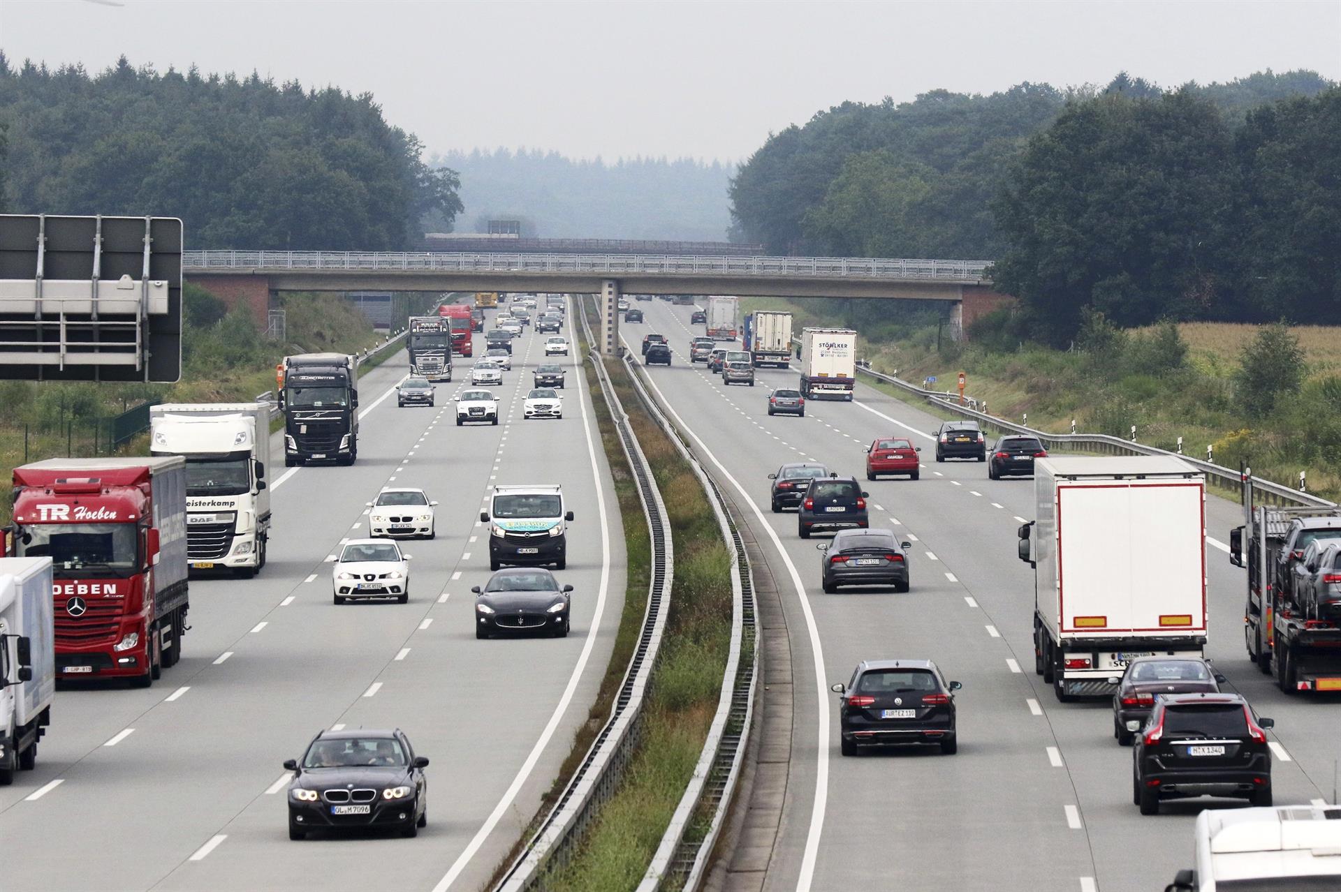 Operación salida del Puente de Todos los Santos: la DGT prevé más de seis millones y medio de desplazamientos Operación salida del Puente de Todos los Santos: la DGT prevé más de seis millones y medio de desplazamientos