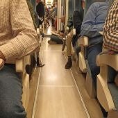 Muchos pasajeros de un Avant de esta mañana han tenido que ir de pie o sentados en el suelo