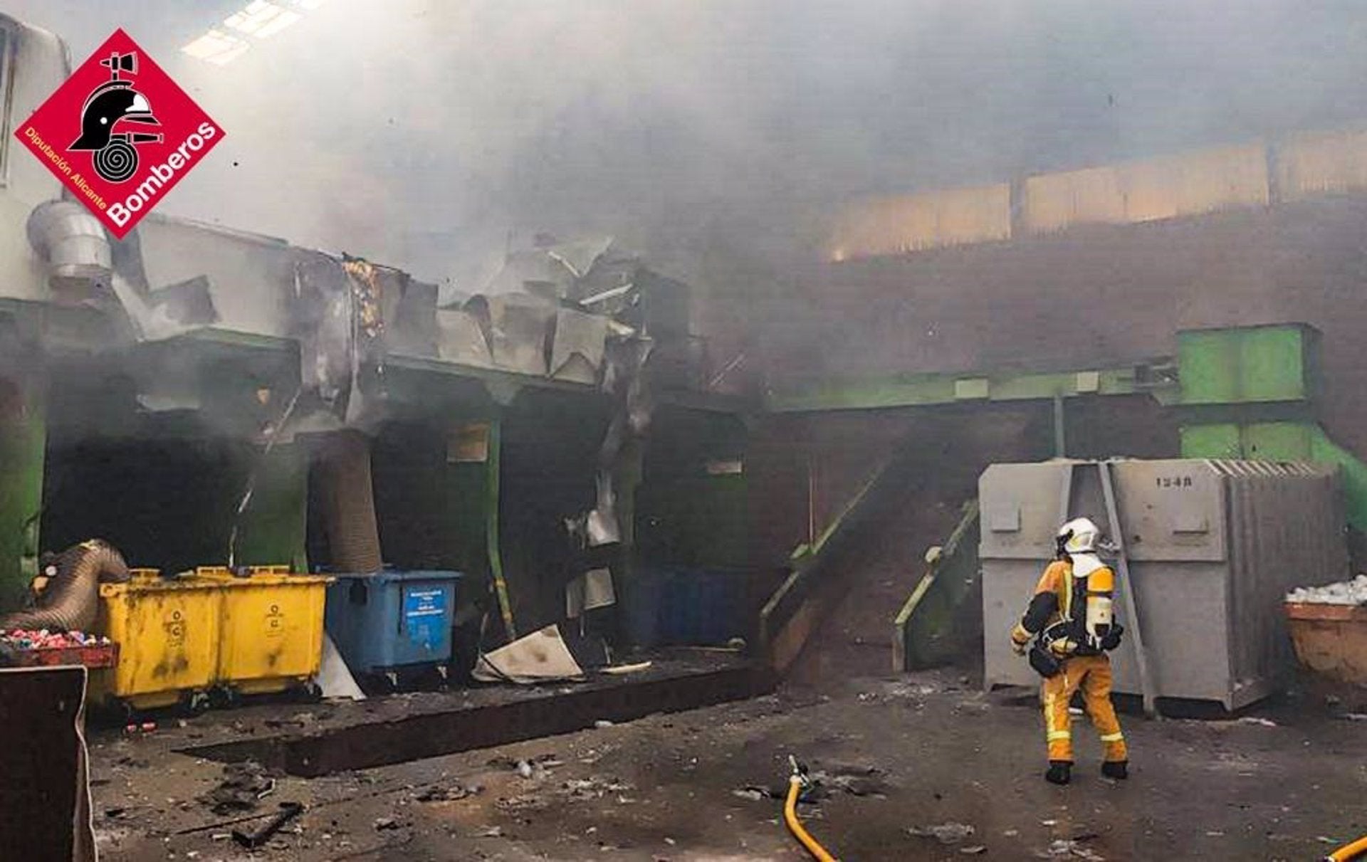 Dos heridos en una explosión en el interior de una nave de un polígono industrial de San Vicente Dos heridos en una explosión en el interior de una nave de un polígono industrial de San Vicente