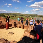 Visita guiada al Parque Arqueológico 'Cerro de las Cabezas' (Valdepeñas) Visita guiada al Parque Arqueológico 'Cerro de las Cabezas' (Valdepeñas)