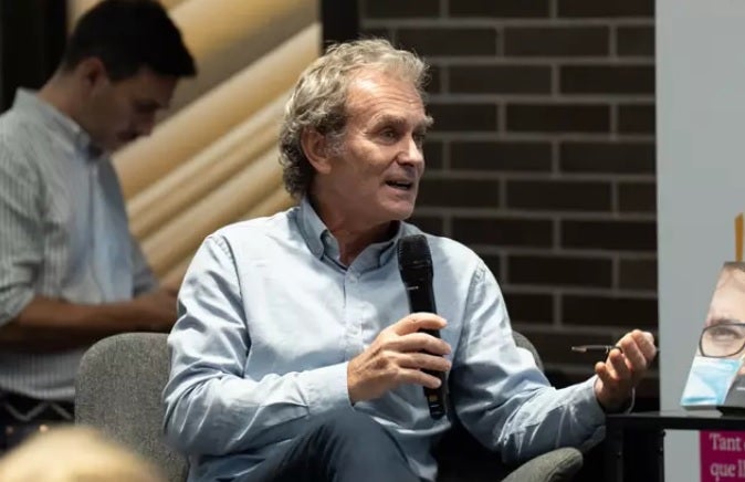 Fernando Simón aconseja sobre la eliminación de la mascarilla en el transporte público Fernando Simón aconseja sobre la eliminación de la mascarilla en el transporte público