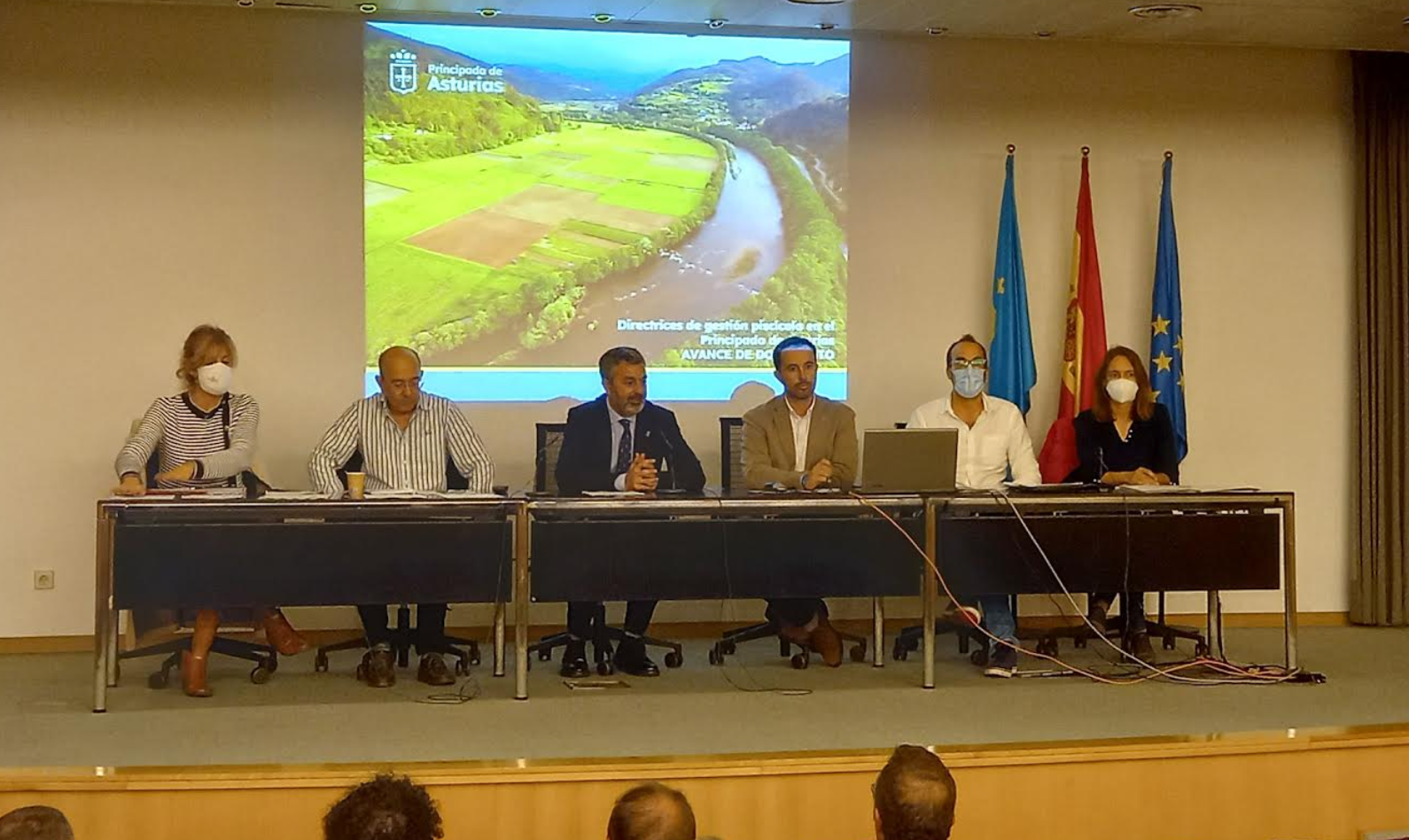 "La propuesta de Medio Rural para la próxima temporada plantea reducir de tres a dos el cupo de salmones por pescador" "La propuesta de Medio Rural para la próxima temporada plantea reducir de tres a dos el cupo de salmones por pescador"