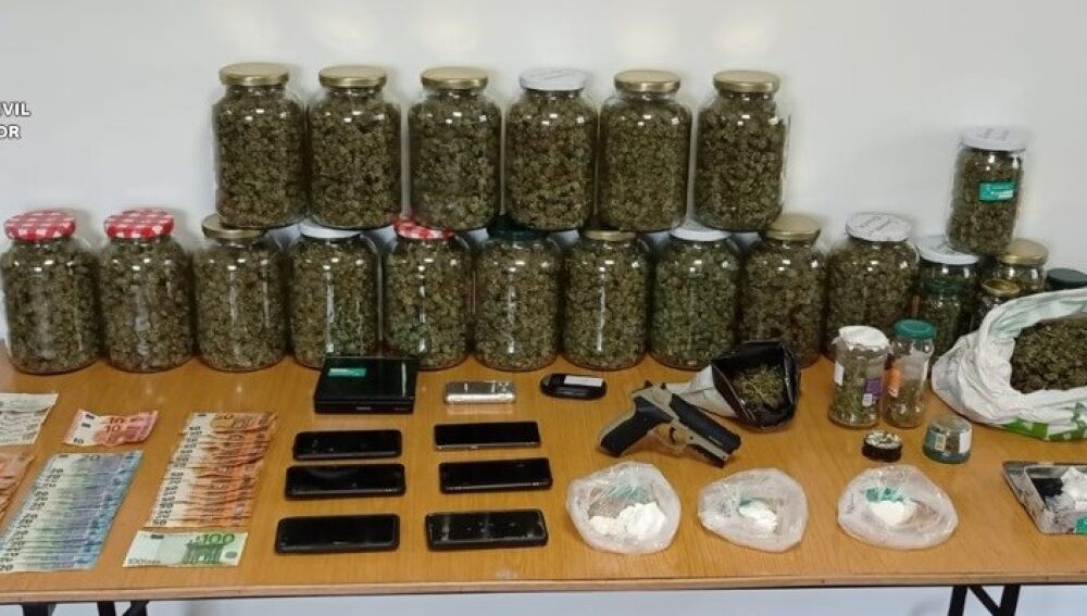 Material incautado por la Guardia Civil tras la operación antidroga