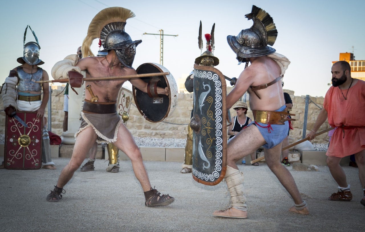La antigua ciudad de Lucentum en Alicante acoge una nueva recreación histórica de la lucha de gladiadores La antigua ciudad de Lucentum en Alicante acoge una nueva recreación histórica de la lucha de gladiadores
