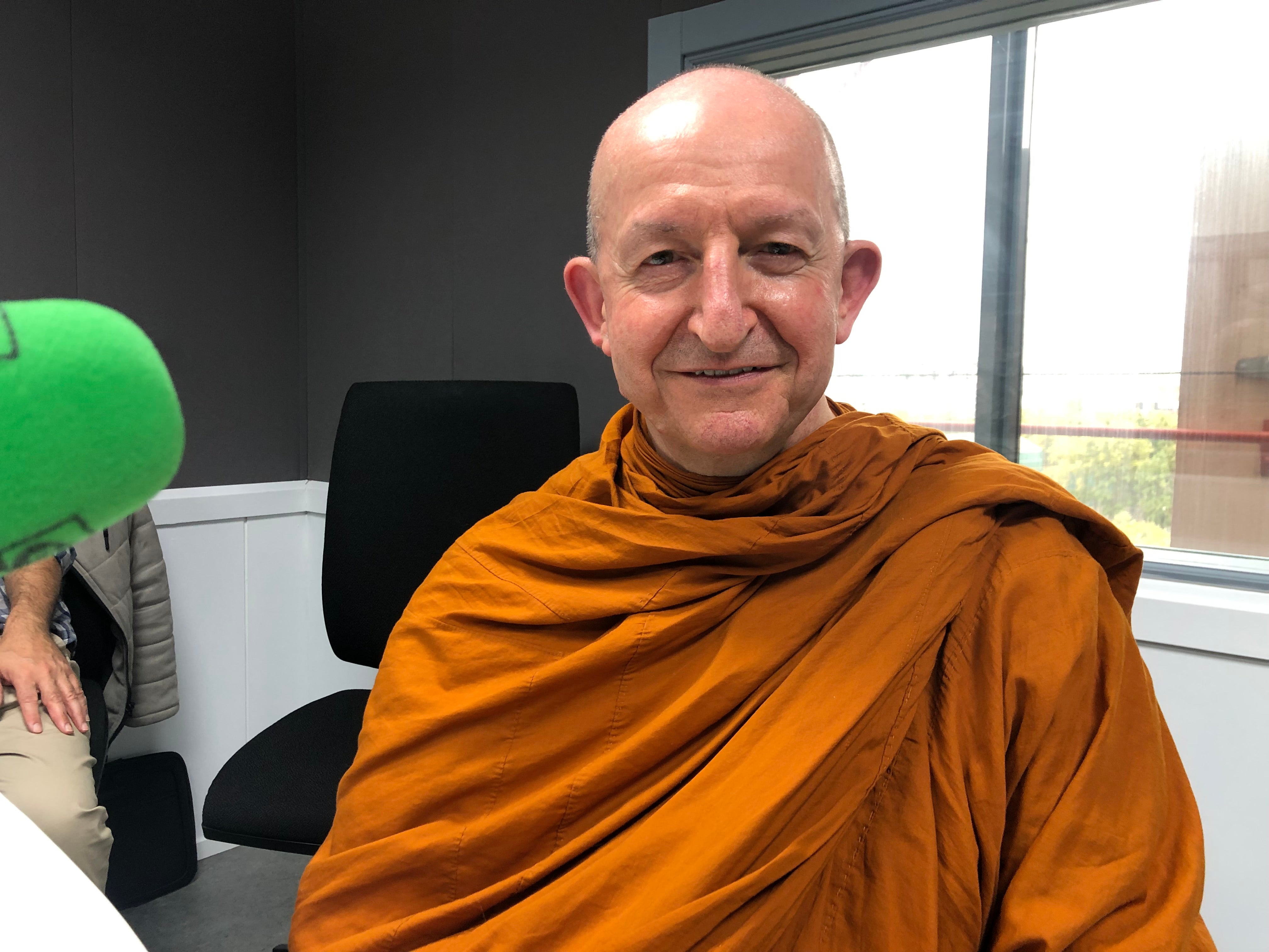 Ajahn Amaro: "tenemos que vivir el presente y tener en el cuerpo a nuestro compañero" Ajahn Amaro: "tenemos que vivir el presente y tener en el cuerpo a nuestro compañero"