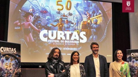 Alberto Varela, alcalde de Vilagarc&iacute;a con membros da organizaci&oacute;n durante a presentaci&oacute;n do festival
