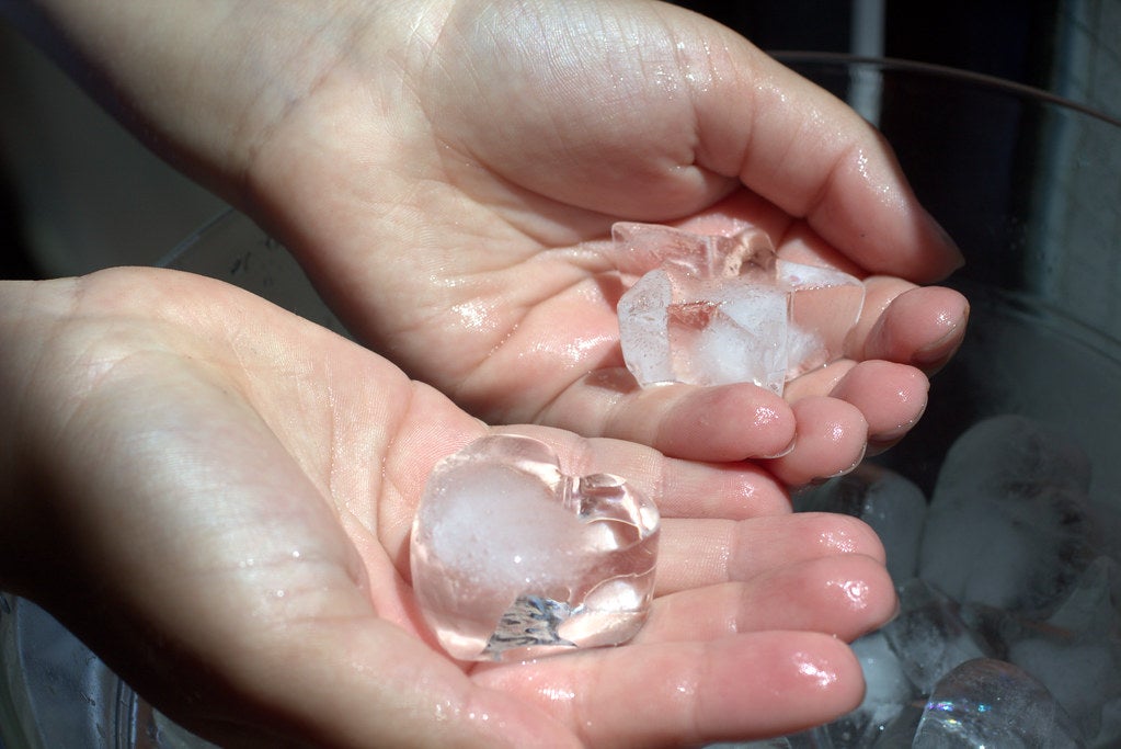 El test del cubito de hielo, método clave para detectar la alergia al frío El test del cubito de hielo, método clave para detectar la alergia al frío
