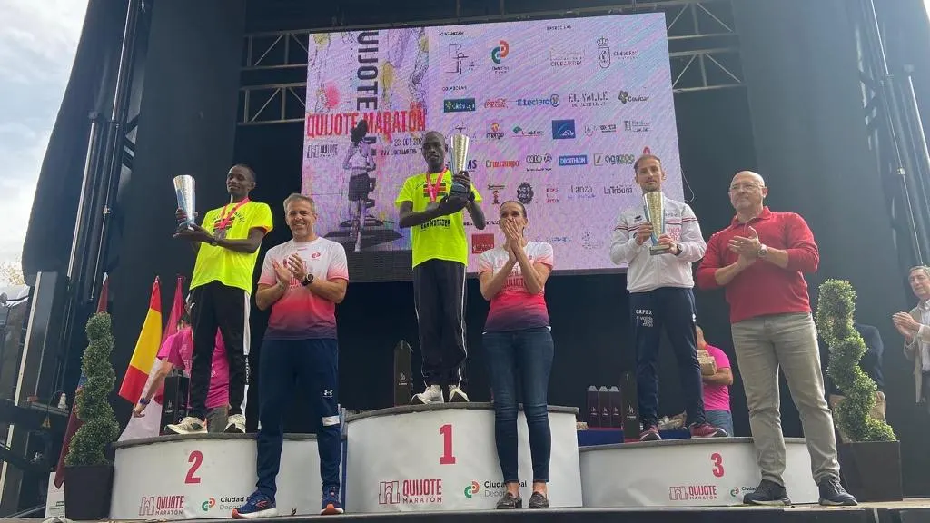 Podio del maratón masculino Podio del maratón masculino