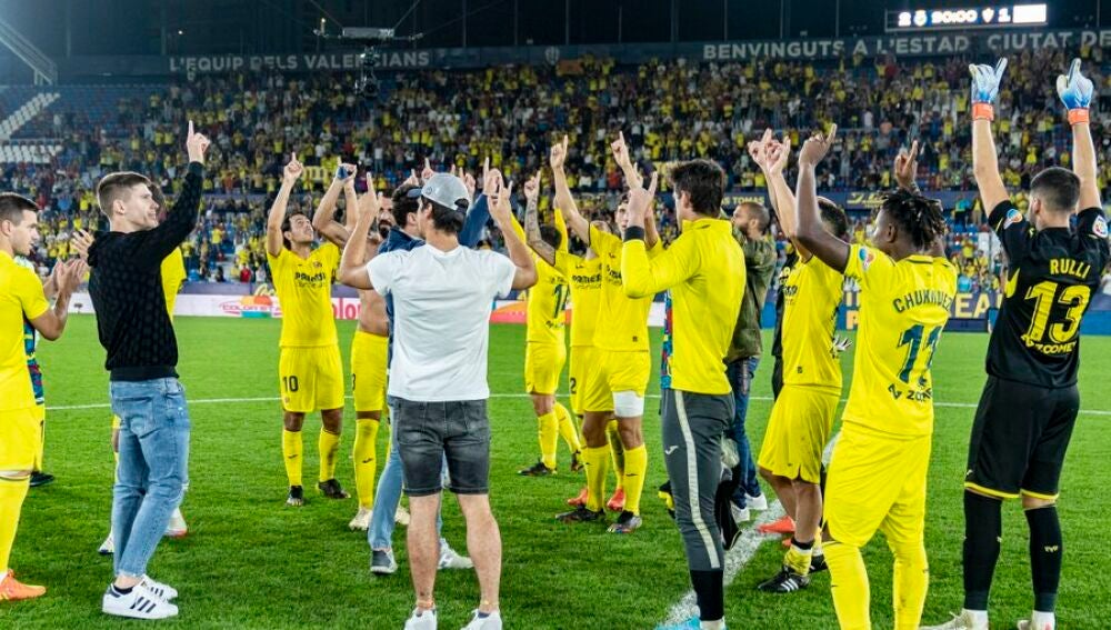 La plantilla dedica el triunfo a Llaneza