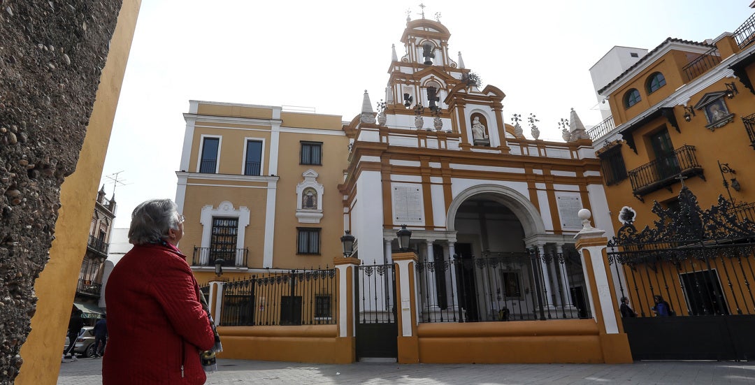 El Gobierno pide a la hermandad de La Macarena que exhume los restos de Queipo de Llano El Gobierno pide a la hermandad de La Macarena que exhume los restos de Queipo de Llano