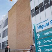 En el turno de mañana del Hospital Miguel Servet trabajan seis vigilantes de seguridad