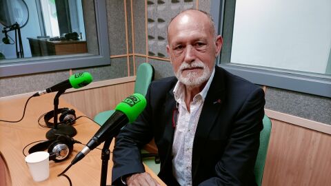 El presidente de AIQBE; Jos&eacute; Luis Men&eacute;ndez, en los estudios de Onda Cero Huelva