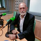 El presidente de AIQBE; José Luis Menéndez, en los estudios de Onda Cero Huelva El presidente de AIQBE; José Luis Menéndez, en los estudios de Onda Cero Huelva