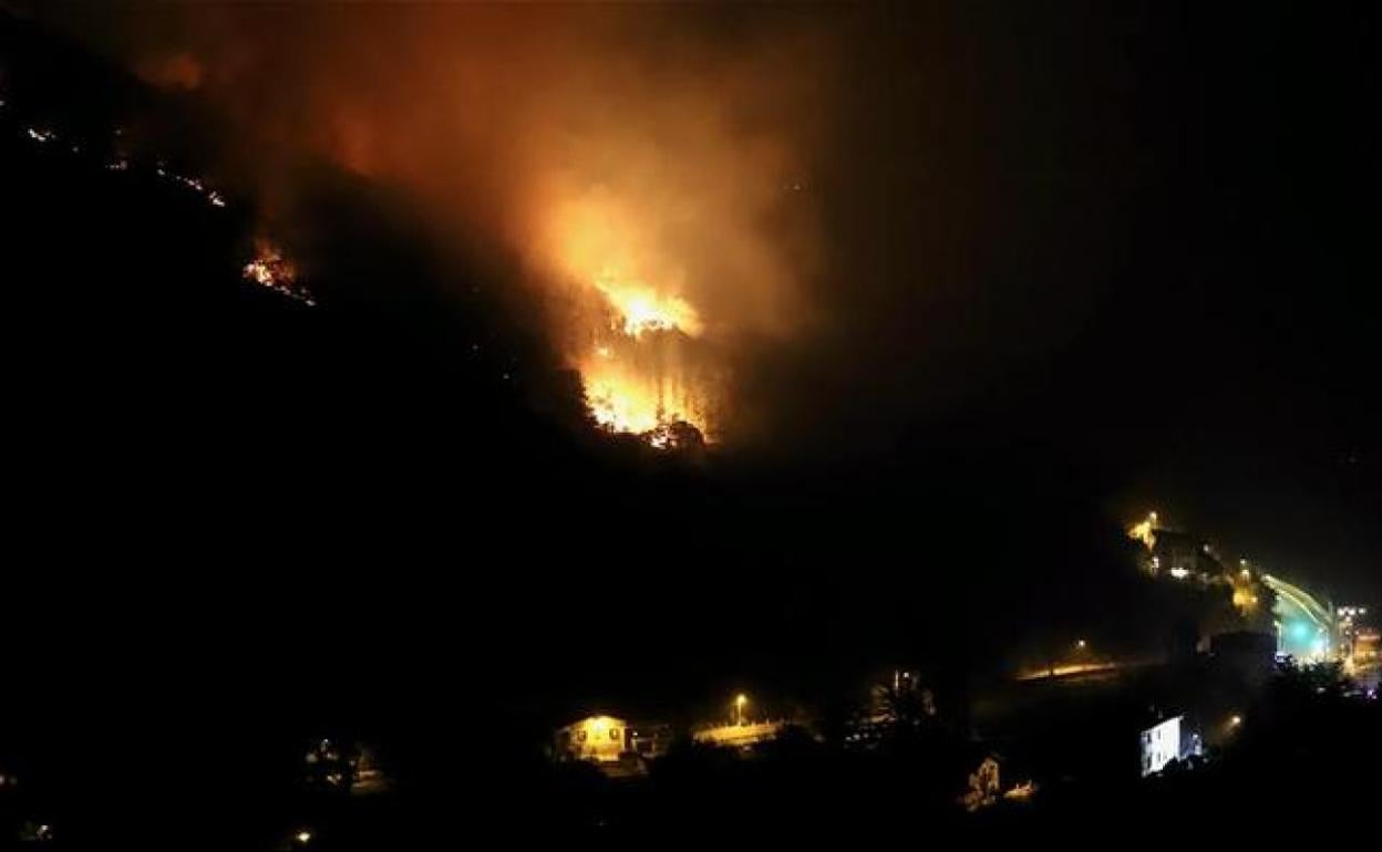 Hasta 2024 no se recuperará la zona arrasada por el fuego en Balmaseda Hasta 2024 no se recuperará la zona arrasada por el fuego en Balmaseda