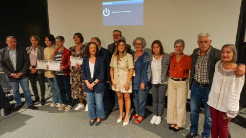 Foto de familia de los colectivos y representantes pol&iacute;ticos