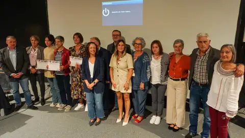 Foto de familia de los colectivos y representantes políticos Foto de familia de los colectivos y representantes políticos