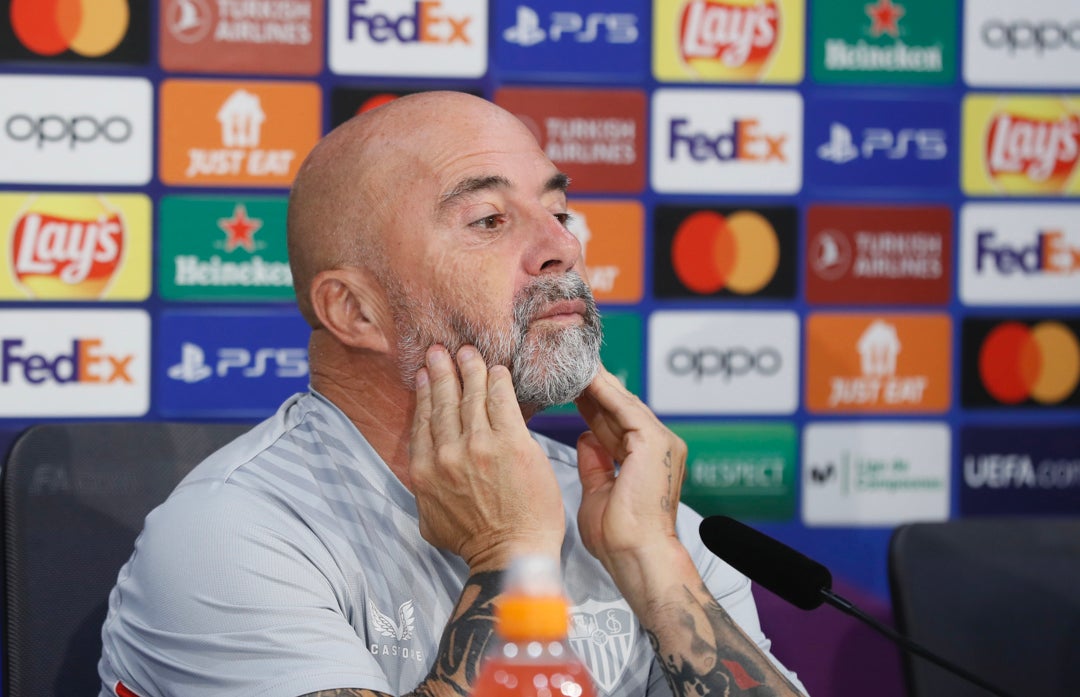 Sampaoli: "El mercado trata a los jugadores como latas de tomate" Sampaoli: "El mercado trata a los jugadores como latas de tomate"