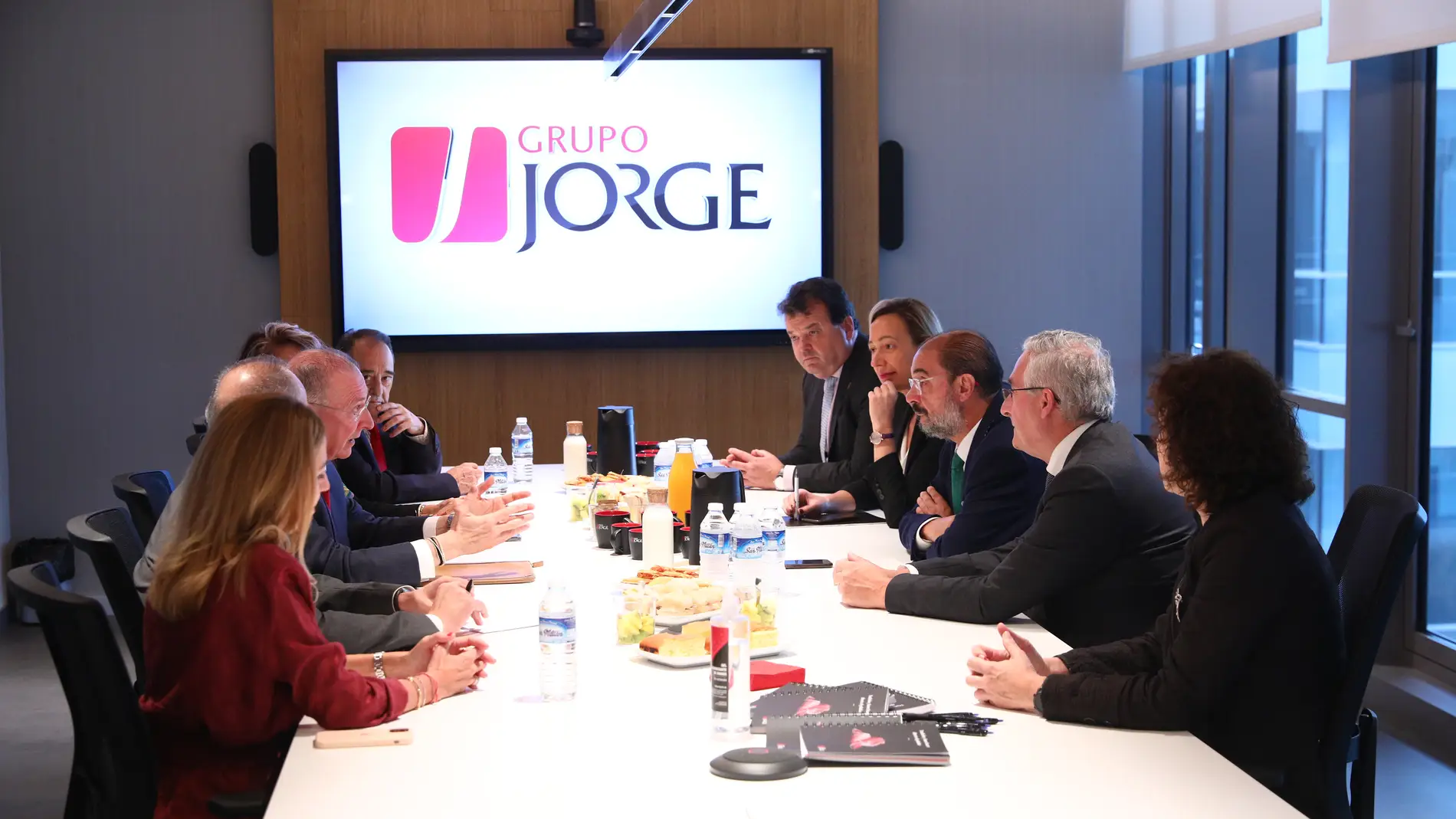 El presidente de Aragón, Javier Lambán, se ha reunido con los responsables del Grupo Jorge