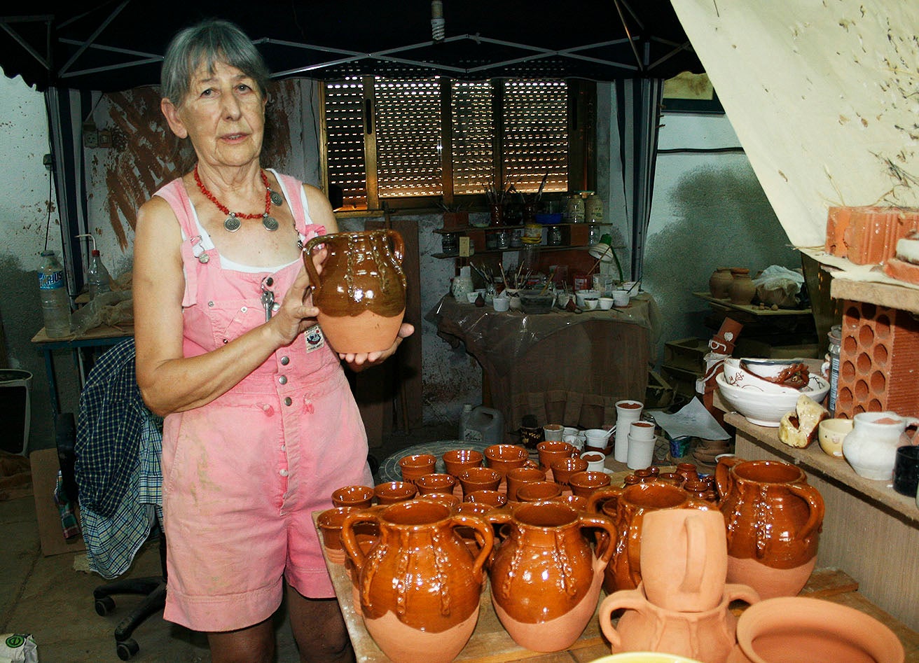Conocemos la tradicional Olla del Santo Voto de la mano de una artesana alfarera Conocemos la tradicional Olla del Santo Voto de la mano de una artesana alfarera