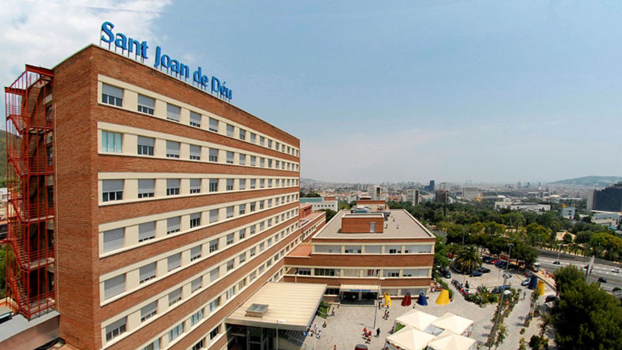 El niño Oliver ya está en Barcelona para operarse de un tumor cerebral El niño Oliver ya está en Barcelona para operarse de un tumor cerebral