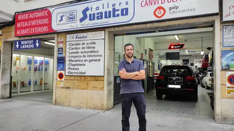 Tomeu Ponsell, copropietario de Tallers Suauto, en la calle Blanquerna de Palma Tomeu Ponsell, copropietario de Tallers Suauto, en la calle Blanquerna de Palma