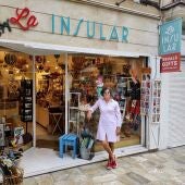 Paz Talens, propietaria de la tienda de regalos y souvenir 'La Insular' en Carrer de l'Argenteria, número 8, de Palma