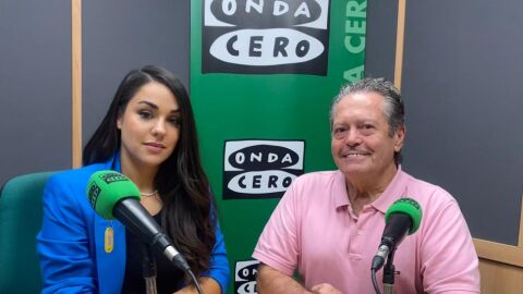 Isabel Egido y el Doctor Antonio Redondo, en la grabaci&oacute;n de M&aacute;s de Uno Alicante.