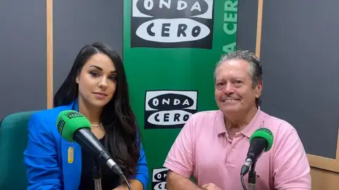 Pediatras advierten que el uso de pantallas antes de los 18 meses altera la capacidad de relacionarse de los pequeños Isabel Egido y el Doctor Antonio Redondo, en la grabación de Más de Uno Alicante.