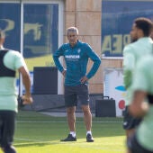 Setién dirige el entrenamiento del Villarreal